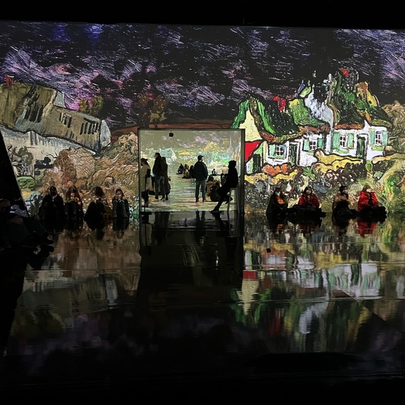 Meet your Posher, Diana. Welcome to my closet! - Picture 13 of 15